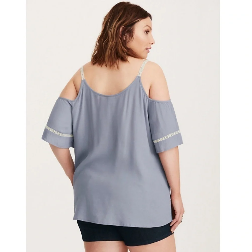 Torrid 0 EMBROIDERED LACE INSET COLD SHOULDER TOP - Picture 3 of 9